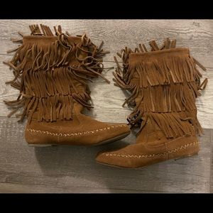 **NEW** Womens ruffles boot. size 9.